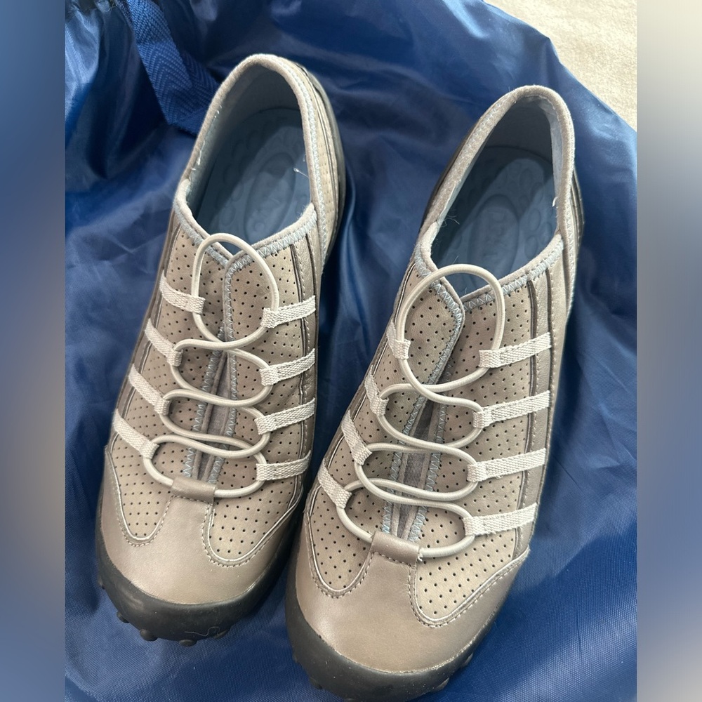 Privo walking shoes